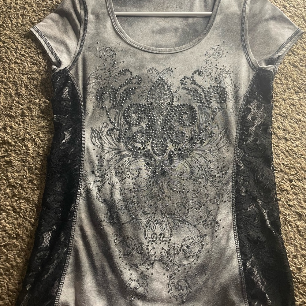 Gray Graphic Fitted Cap Sleeve Tee